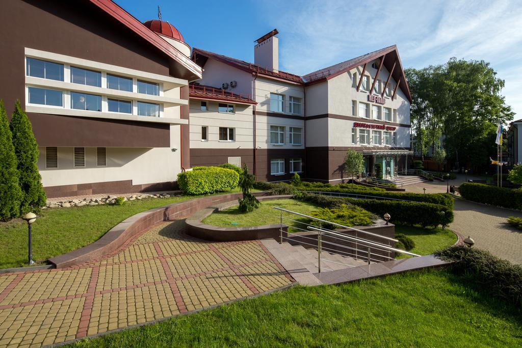 Mirotel Resort And Spa Τρούσκαβετς Εξωτερικό φωτογραφία The main building of the university