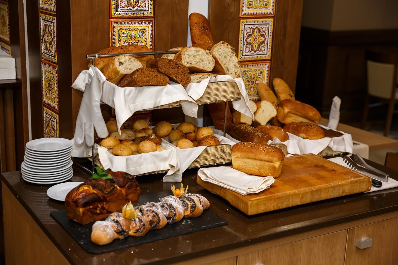 Mirotel Resort And Spa Τρούσκαβετς Εξωτερικό φωτογραφία A bread station