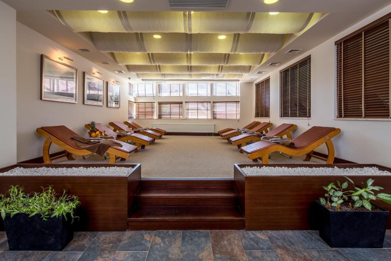 Mirotel Resort And Spa Τρούσκαβετς Εξωτερικό φωτογραφία The spa at the Taj Mahal Palace, Mumbai