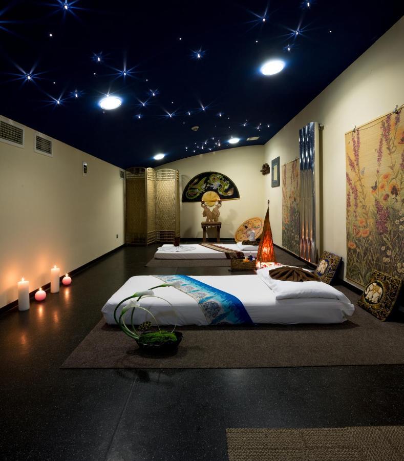 Mirotel Resort And Spa Τρούσκαβετς Εξωτερικό φωτογραφία A massage room at a spa